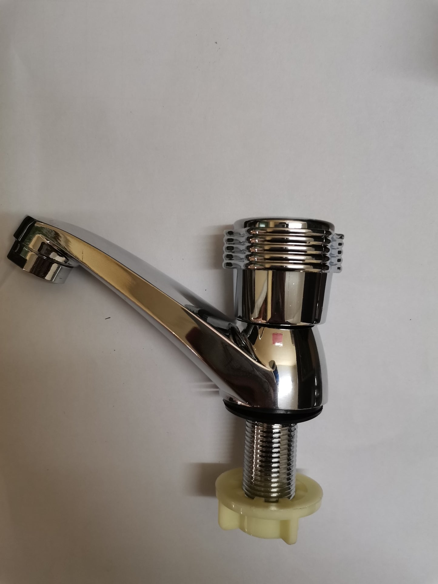 LLAVE DE LAVAMANO SENCILLO