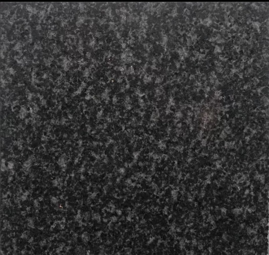 Sobre Granito Black G654 (60cmx2mt) con zócalo